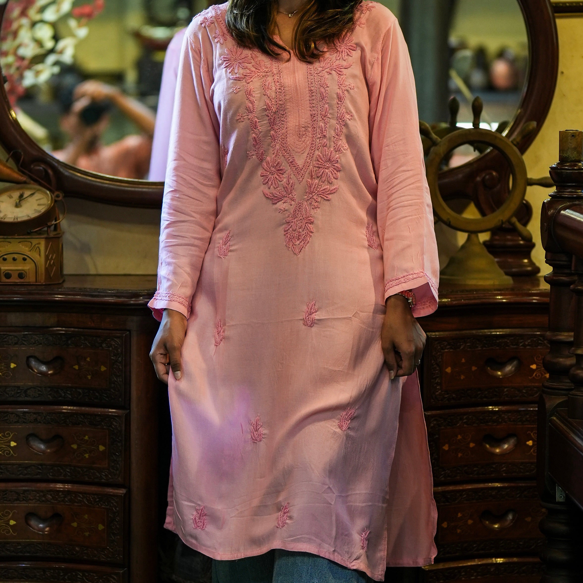Inaaya Chikankari Kurta